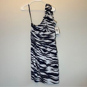 NWT Vince Camuto Navy and White One Shoulder Dress Size Small